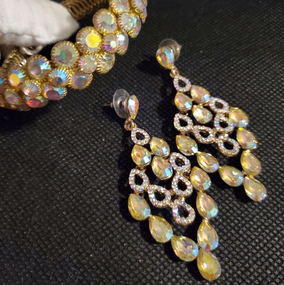 Vintage Aurora Borelis Jewelry Set : Vintage Earrings, Vintage Bracelet - Picture 10 of 13